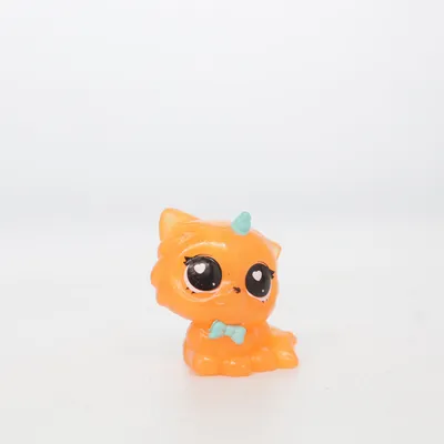 Toy figurine (Orange, Turquoise) from Zuru