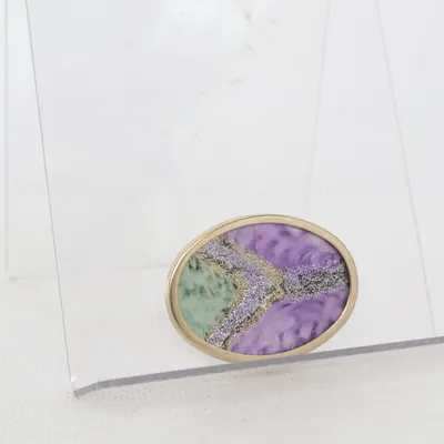 Broche (Violet, Vert, Or) Métal inconnu