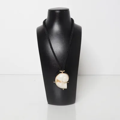 Halsband (Svart, Vit, Guldfärgad) från Zara Okänd metall