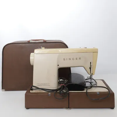 Machine à coudre (Beige, Marron) de Singer