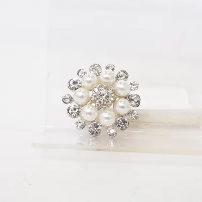 Broche (Argent, Blanc) Métal inconnu