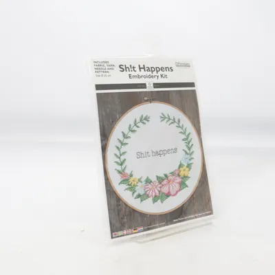 Modèles de broderie (Sh!t Happens Embroidery Kit) de Panduro