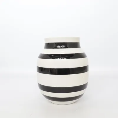 Vase (Sort, Hvid) fra Kähler