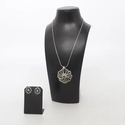 Smyckesset (Silverfärgad) från Sweden Okänd metall