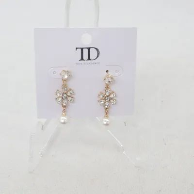 Earrings (Gold, White) from TD Unknown metal