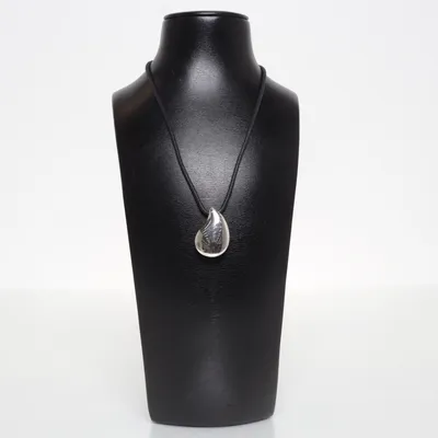 Halsband (Silverfärgad, Svart) Okänd metall