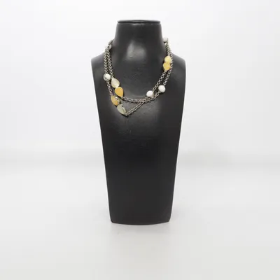 Halsband (Silverfärgad, Gul, Vit) från Banana Republic Okänd metall