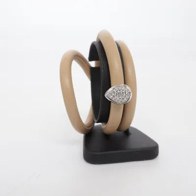 Armband (Beige) från Story by Kranz & Ziegler Okänd metall