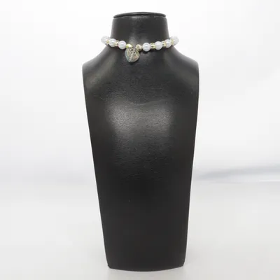 Collier (Blanc, Or) Métal inconnu