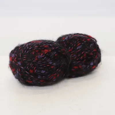 Garn (Svart, Röd, Lila)