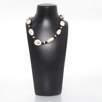 Halsband (Vit, Svart) Snäckor