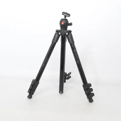 Kamerastativ (Manfrotto, kamerastativ, tripod, svart stativ, fotostativ, kameratillbehör, foto, video, studio, resefoto, justerbara ben, kamerahuvud, fotografi, content creator, second hand) fra Manfrotto