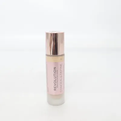 Foundation (Conceal & Define) van Makeup Revolution London