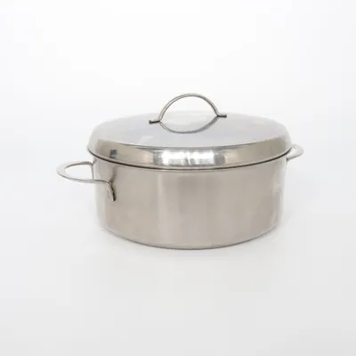Gryta (Gryta, rostfri gryta, kastrull, kokkärl, gryta med lock, kastrull med lock, rostfritt stål, stainless steel pot, silverfärgad gryta, metallgryta, matlagning, köksgryta, köksredskap, köksutrustning, kökskärl, soppgryta, såsgryta, potatisgryta, vardagsgryta, liten gryta, mindre gryta, 19 cm, diameter 19 cm, gryta 19 cm, kastrull 19 cm, begagnad gryta, retro gryta, klassisk gryta, lock, handtag)