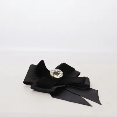 Broche (Noir) Métal inconnu