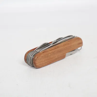 Fickkniv (Fickkniv • 9 cm • brun • silverfärgad • trähandtag • multiverktyg • hopfällbar • kompakt • camping • friluftsliv • EDC • praktisk • samlarobjekt • retro • outdoor • hållbart fynd)