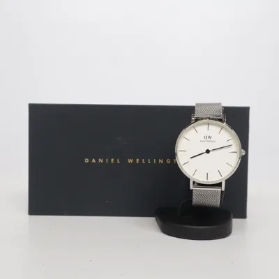 Armbandsur (Silverfärgad, Vit, Svart) från Daniel Wellington