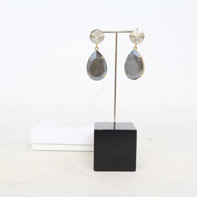 Örhängen (Svart) från Caroline Svedbom Okänd metall