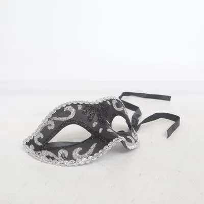 Maskeradmask (Black Eye Mask With Silver Trim) från Henbrandt