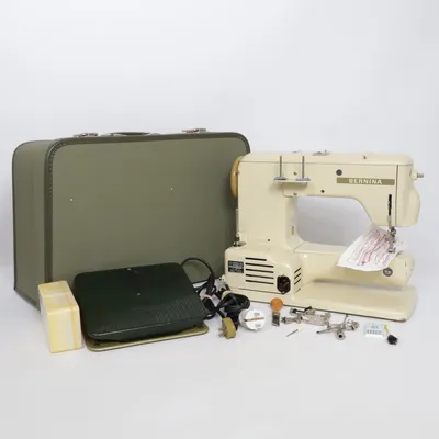 Sewing machine (530-2) from Bernina