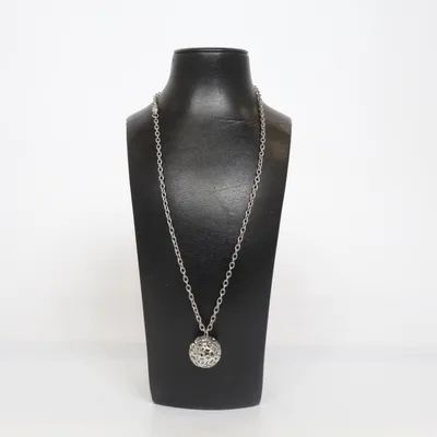 Halsband (Silverfärgad) Okänd metall