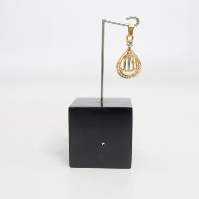 Pendant (Gold) Unknown metal