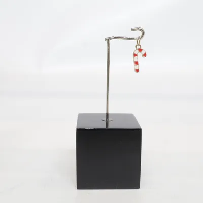 Berlock (Röd, Vit) Okänd metall