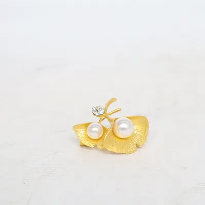 Brosch (Guldfärgad) Okänd metall