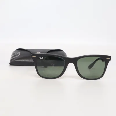 Solglasögon (RB 4195) från Ray-Ban