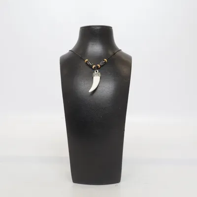 Halsband (Svart, Vit) Okänd metall