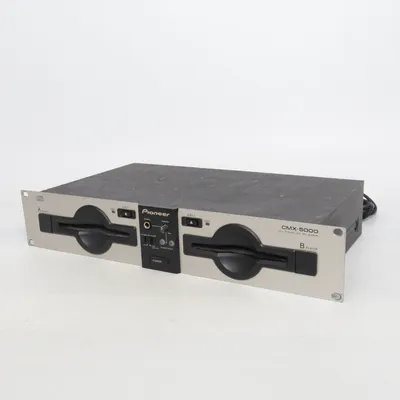 CD speler (Cmx-5000dubbel CD-spelare avsedd för DJ:s och rackmontering,pänning: 220–240V AC, 50/60 Hz ]Effektförbrukning: 40W Anslutningar: Digital utgång (Digital Out) via koaxial RCA samt "Mix Out"-terminal.) van Pioneer