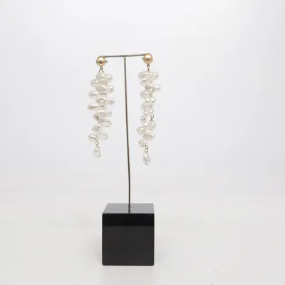 Örhängen (Vintage faux pearl drop earrings) från & Other Stories Okänd metall, Plast