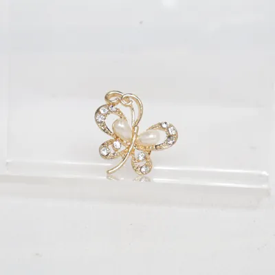 Brosch (Guldfärgad, Vit) Okänd metall