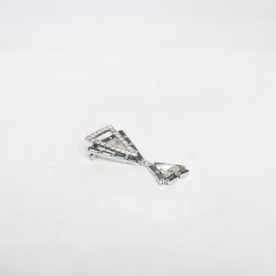 Brosch (Svart, Silverfärgad, Flerfärgad) Okänd metall