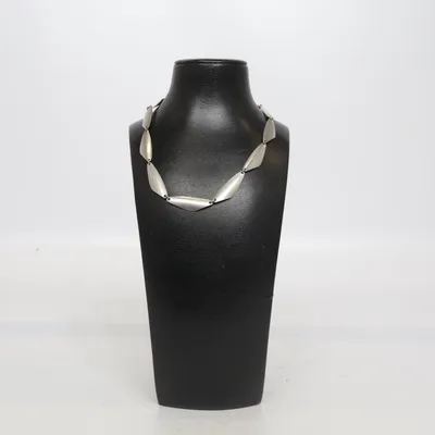 Halsband (Silverfärgad) från Svenskt Tenn Okänd metall
