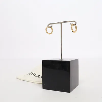 Örhängen (Guldfärgad) från Singularu Okänd metall