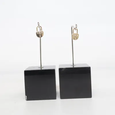 Hänge (Guldfärgad) Okänd metall