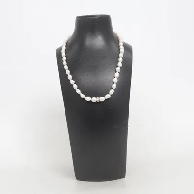 Halsband (Vit) från Lene Okänd metall