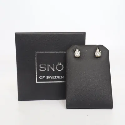 Örhängen (Silverfärgad) från Snö of Sweden Okänd metall