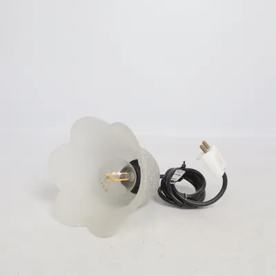 Applique murale (Fönsterlampa, glasskärm med vita prickar på vit mattglas, dammig men fungerade bra sist den användes)