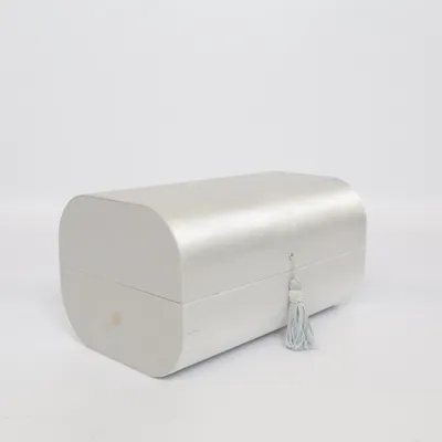 Boks (Makeup, box ,storage, eye, decor, book) fra Sensai