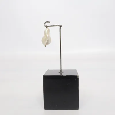 Pendant (White) Unknown metal