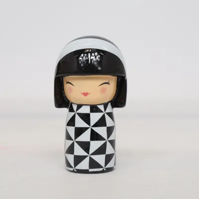 Kokeshi (Flerfärgad) från With Love Skincity