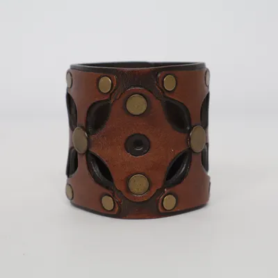 Armring (Brun) Okänd metall