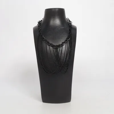 Collier (Noir) Métal inconnu