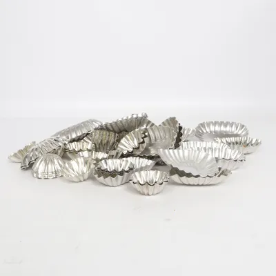 Bakform (Bakform • 45 st • silverfärgad • metallformar • mandelmussla • småkaksform • tartlettform • bakning • dessert • kakform • retro kök • julbak • kalas • praktiskt set • vintage • hållbart fynd)