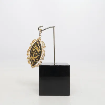 Hänge (Svart, Guldfärgad) Okänd metall