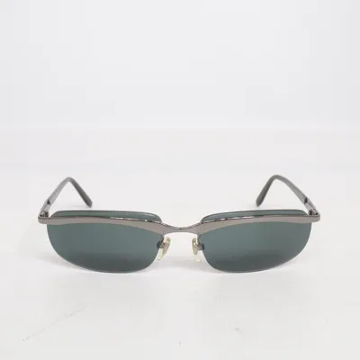 Sunglasses (90-tals vibe glasögon, smala ovala retro/vintage style) from Vogue