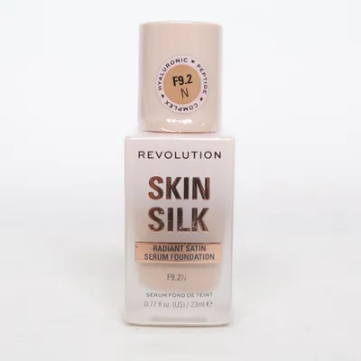 Foundation (Skin Silk) van Revolution