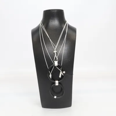 Halsband (Svart, Silverfärgad) från Dansk Smykkekunst Okänd metall